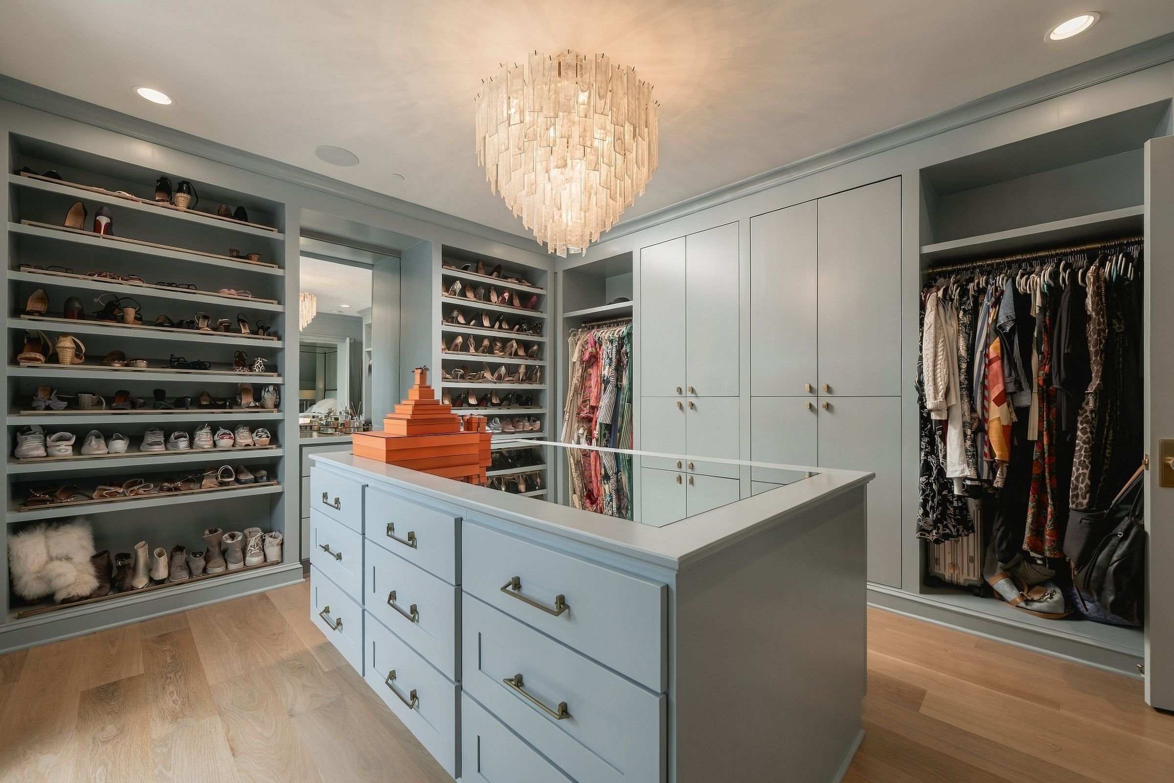 Dressing room with center island