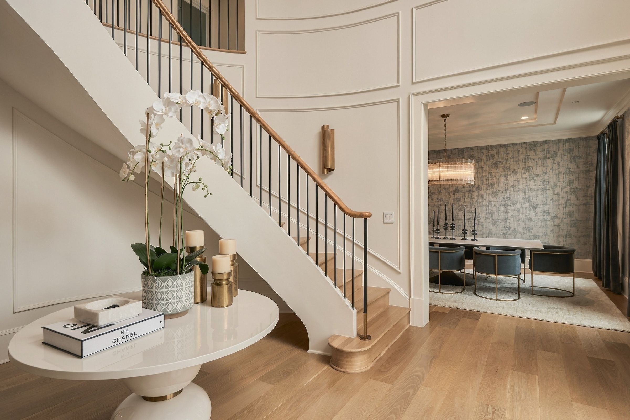 Two-story foyer with curved staircase
